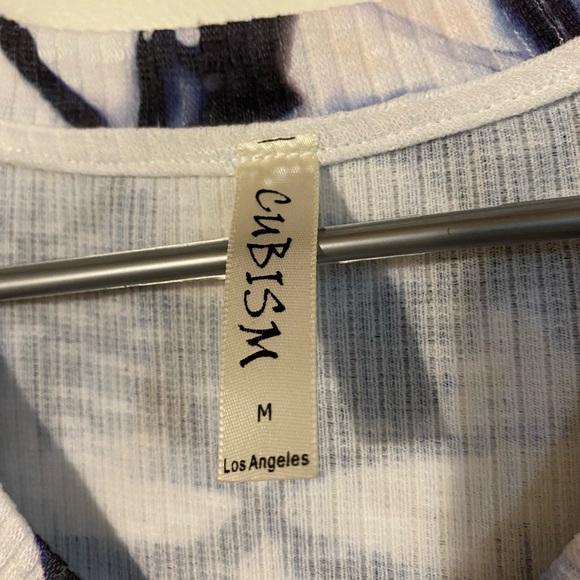 Stylish Women's Blue Patterned Top - Picture 2 of 3